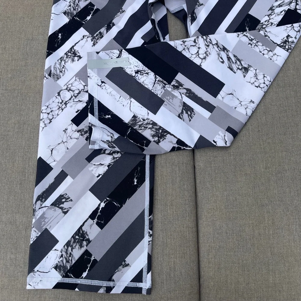 Performance Leggings by ANDREW MARC - Picture 2 of 10